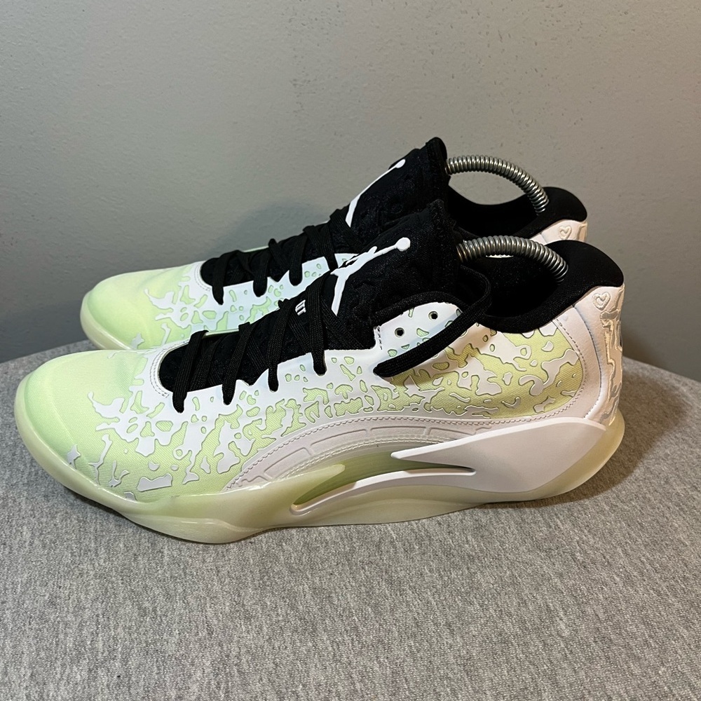 Nike Jordan Zion 3 White/Black Barely Volt Basketball Mens Shoe Sz 11 DR0676-110 - Picture 4 of 11